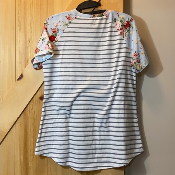 T-Shirt - Picture 3 of 6